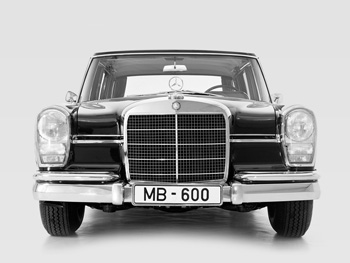 Лимузин Mercedes-Benz 600 вид спереди